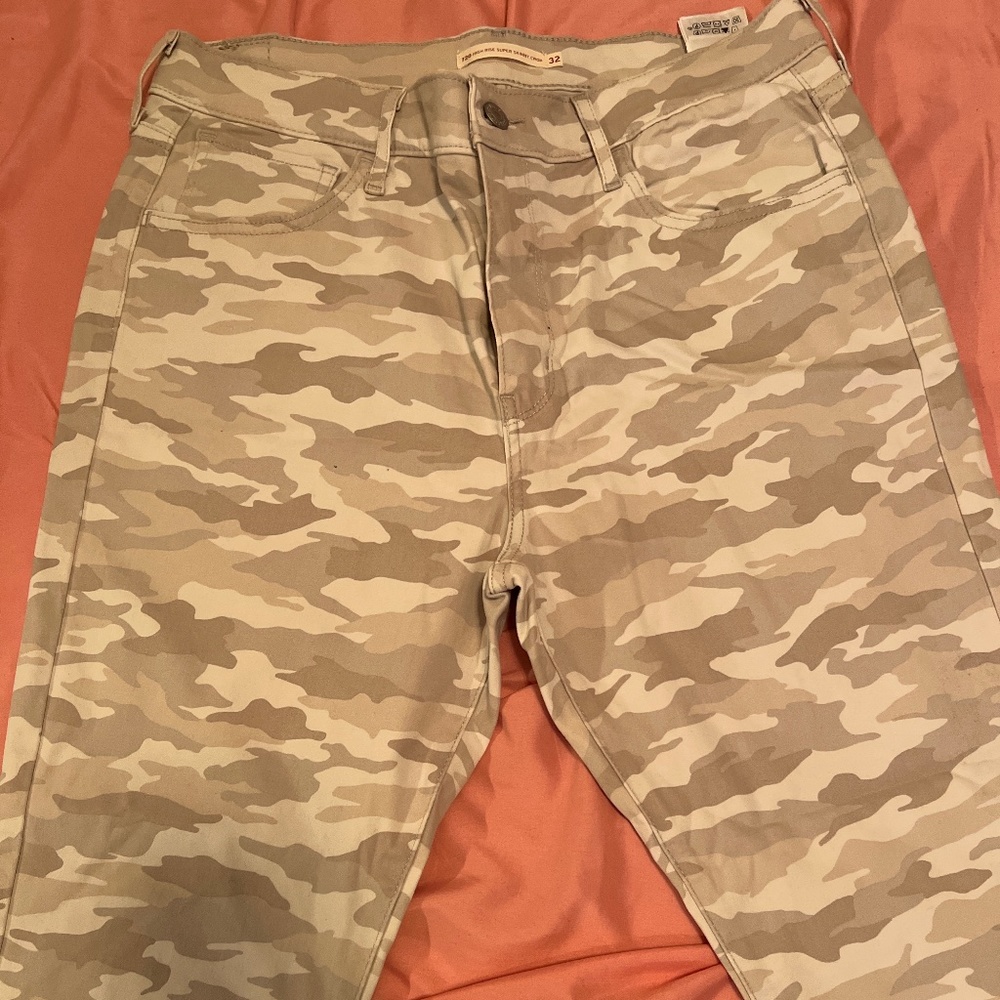 720 High Rise Super Skinny Levi Crop pants